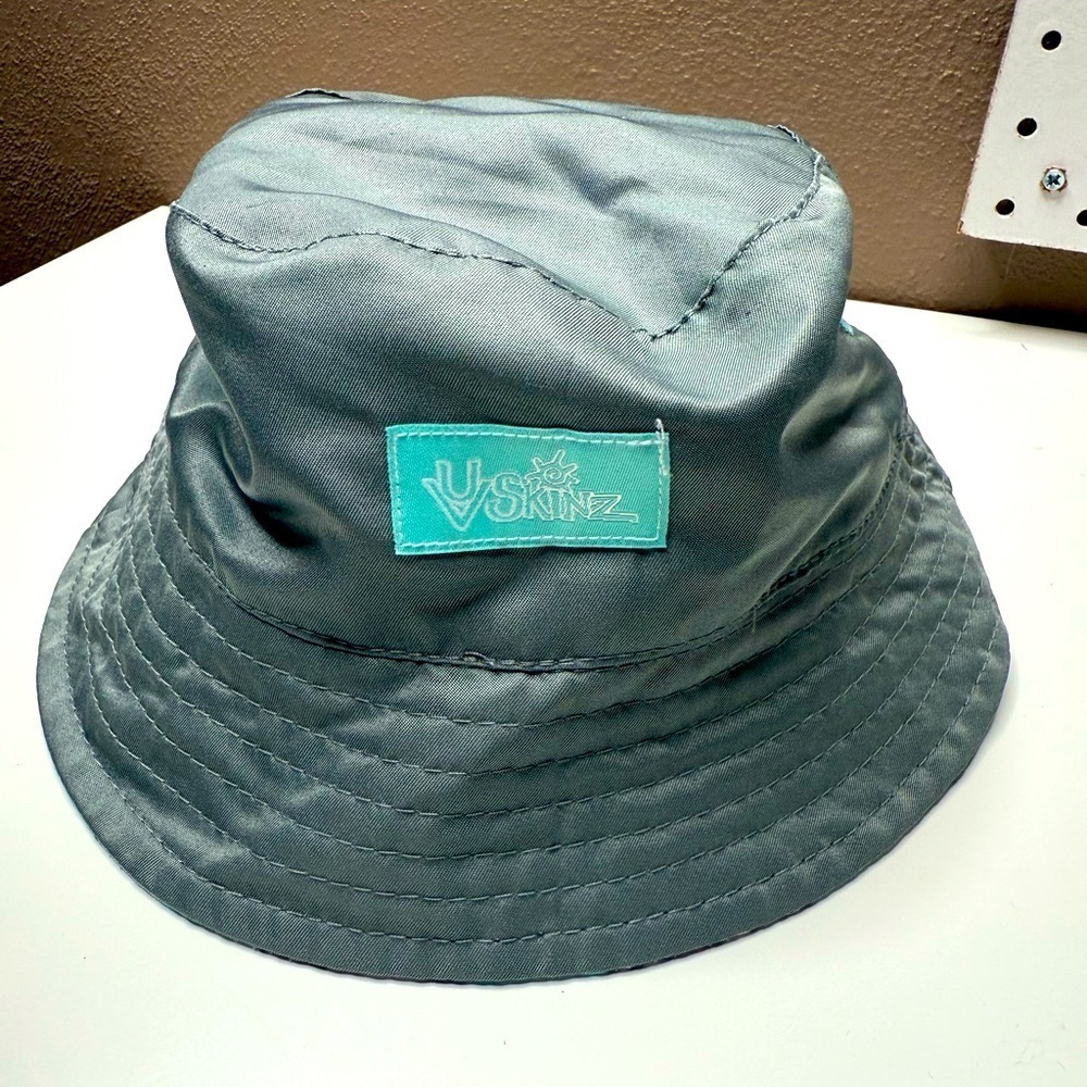 Youth Bucket Hat Reversible Fish Colorful Gray & Blue Boy Girl UV Skinz Hat 2T